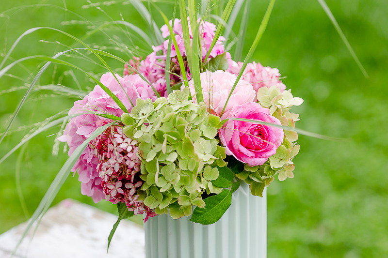 Wochenendblümchen und neue Sitzkissen, Pomponetti, Hortensien und Rosen 