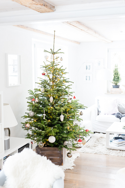 Vorweihnachtszeit, Christbaum, Kiste für den Christbaum selbstgemacht, DIY Pomponetti