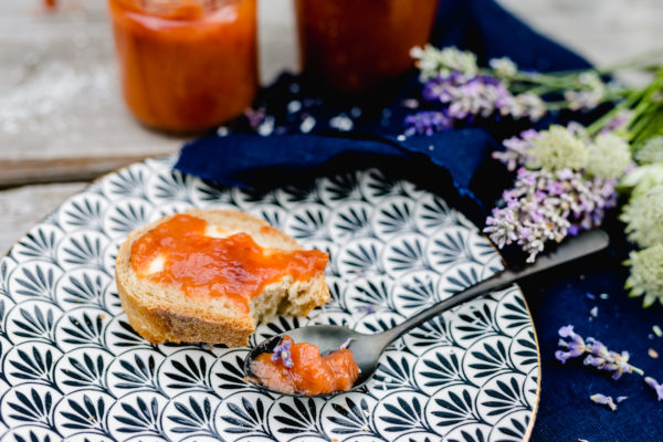 Leckere Sommermarmelade aus Mango, Himbeer und Kokos • Pomponetti