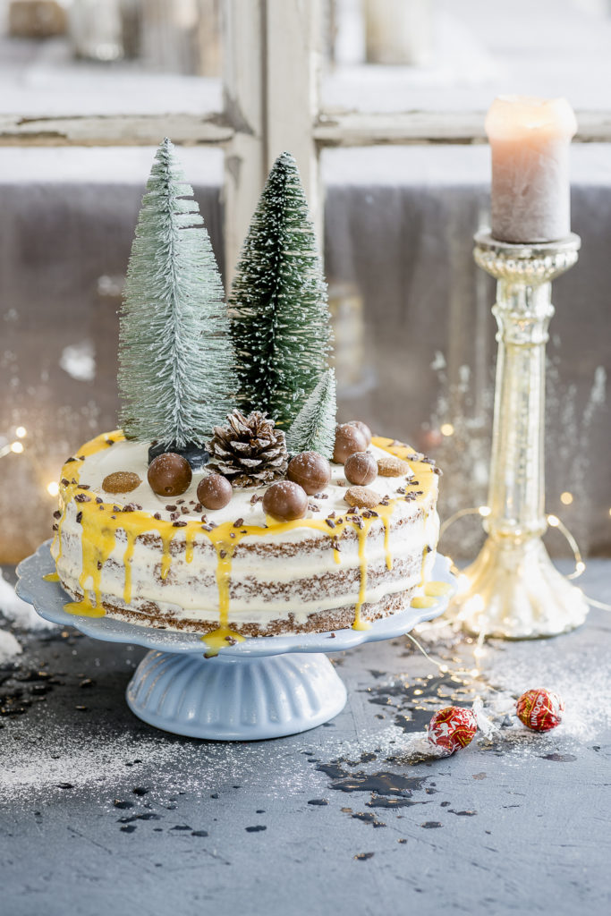 Weihnachtstorte mit weißer Mousse au chocolat und Eierlikör, Pomponetti