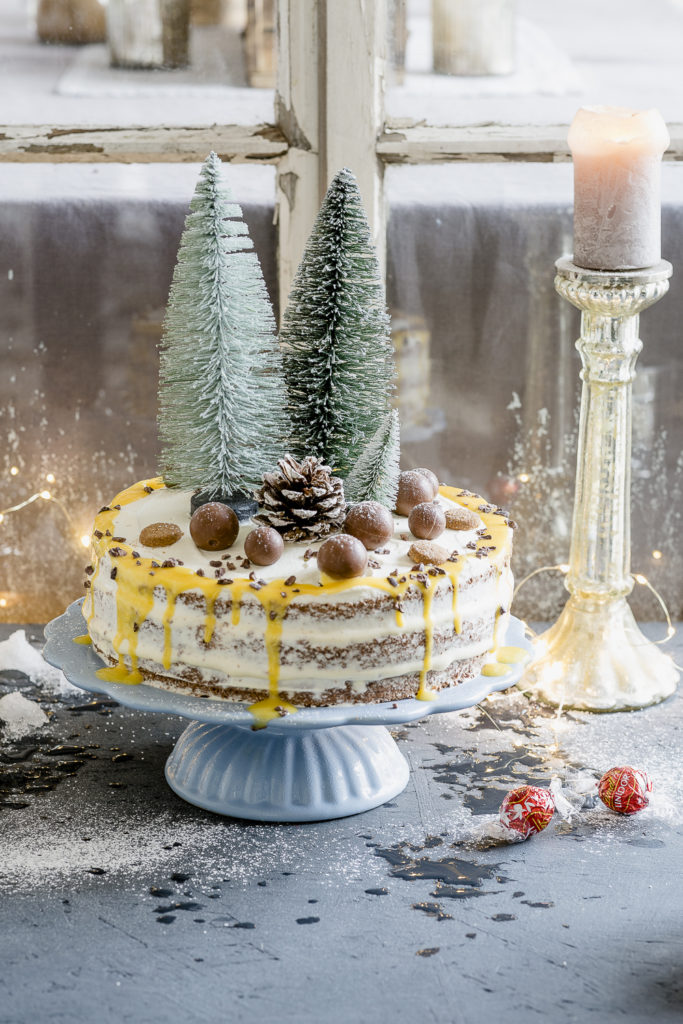 Weihnachtstorte mit weißer Mousse au chocolat und Eierlikör, Pomponetti