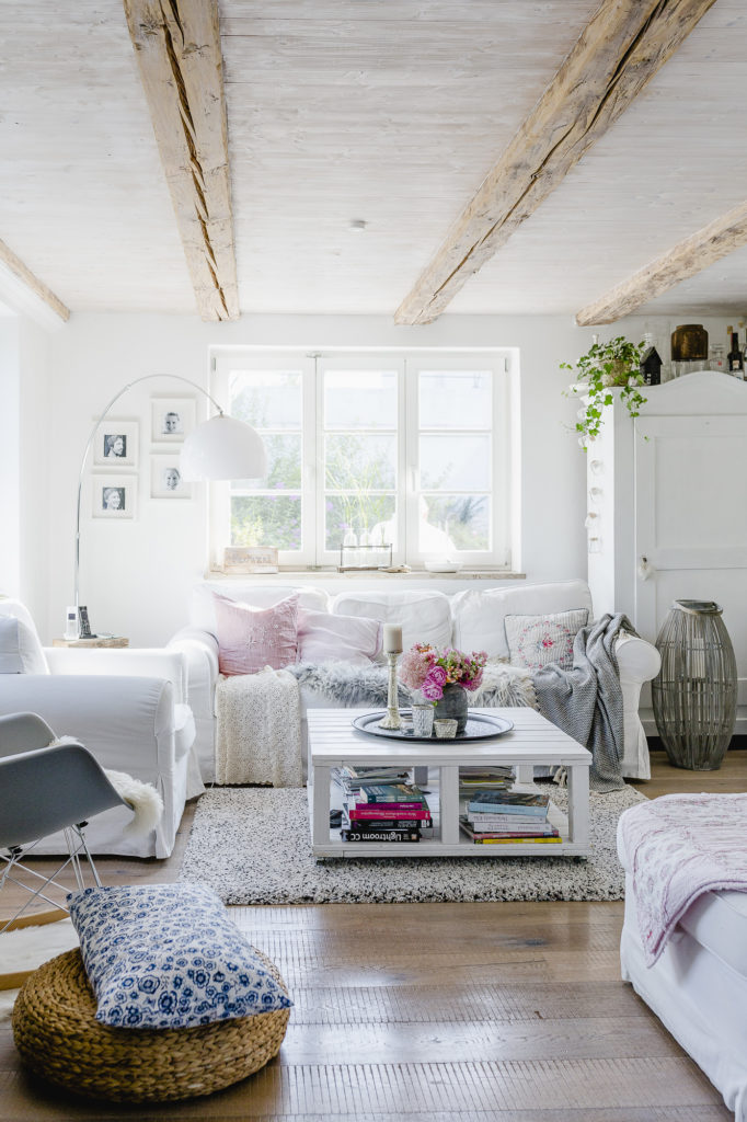Wohnzimmer mit rosa Strauß, Interiorimpression, Pomponetti