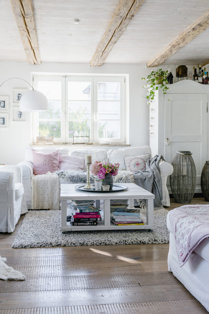 Wohnzimmer mit rosa Strauß, Interiorimpression, Pomponetti