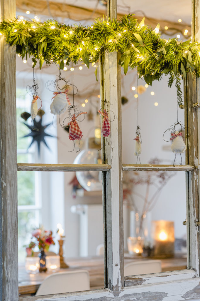 Weihnachtliches Spiegelfenster, Pomponetti