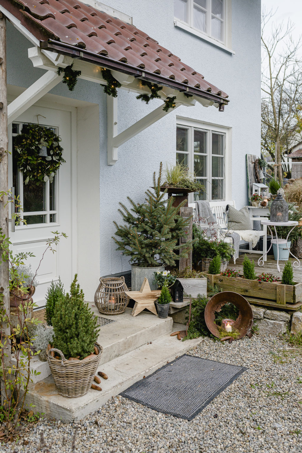 Weihnachtsstimmung im Garten und auf der Terrasse •