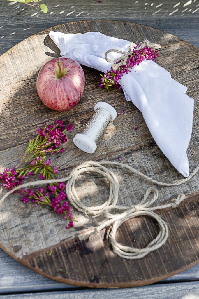 Erica napkin rings, pomponetti