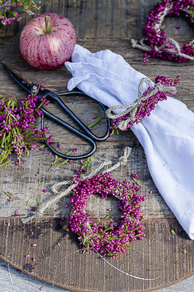 Erica napkin rings, pomponetti