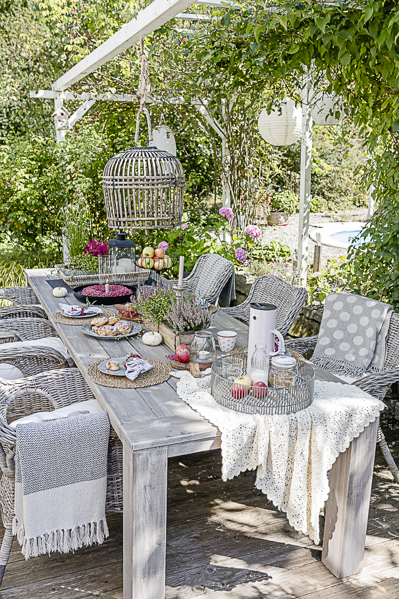 Table setting autumn with Erika and Heide, Pomponetti