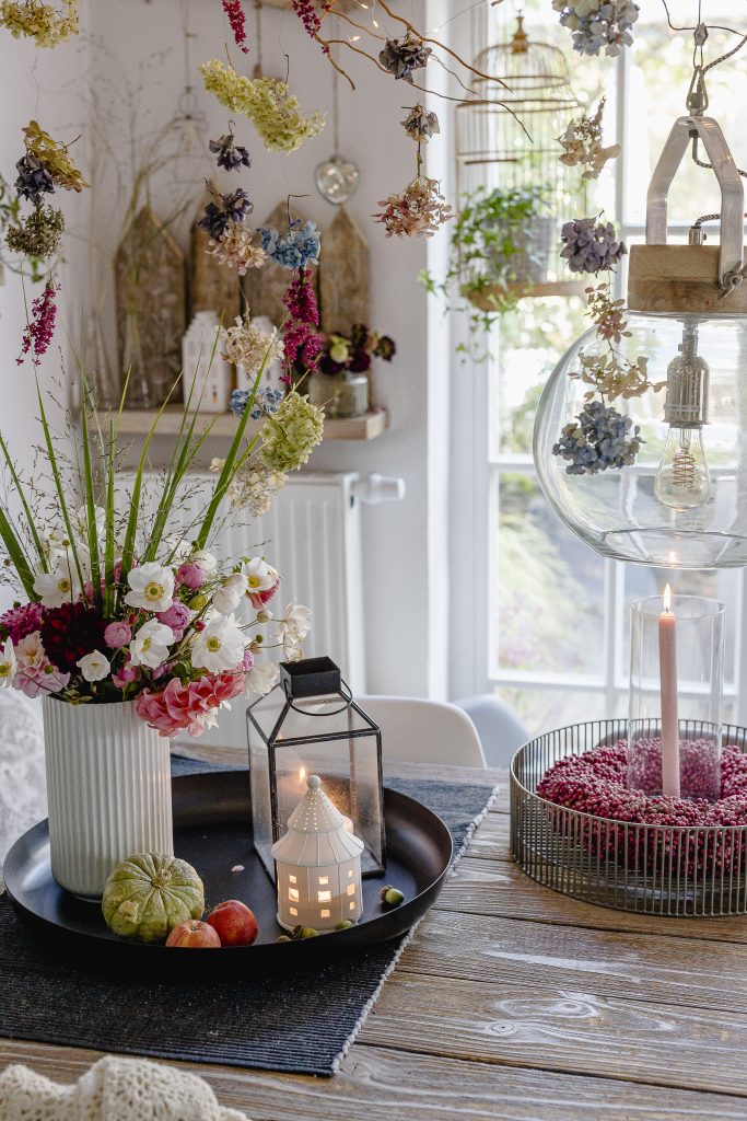 Autumn decoration with bouquets , Pomponetti